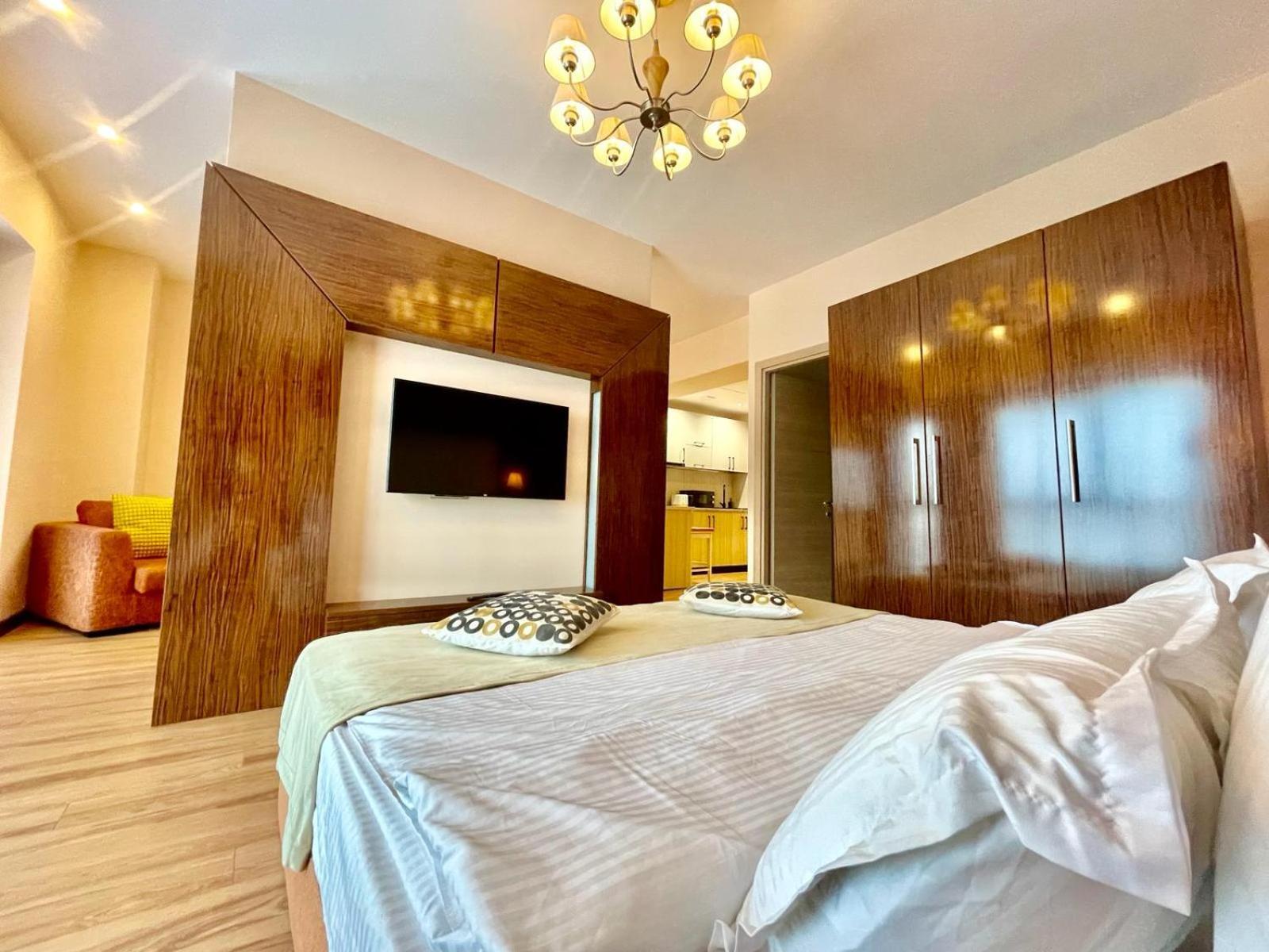 Presidential Luxury Apartments With Amazing View - Yamaluxe Bucharest Exterior photo