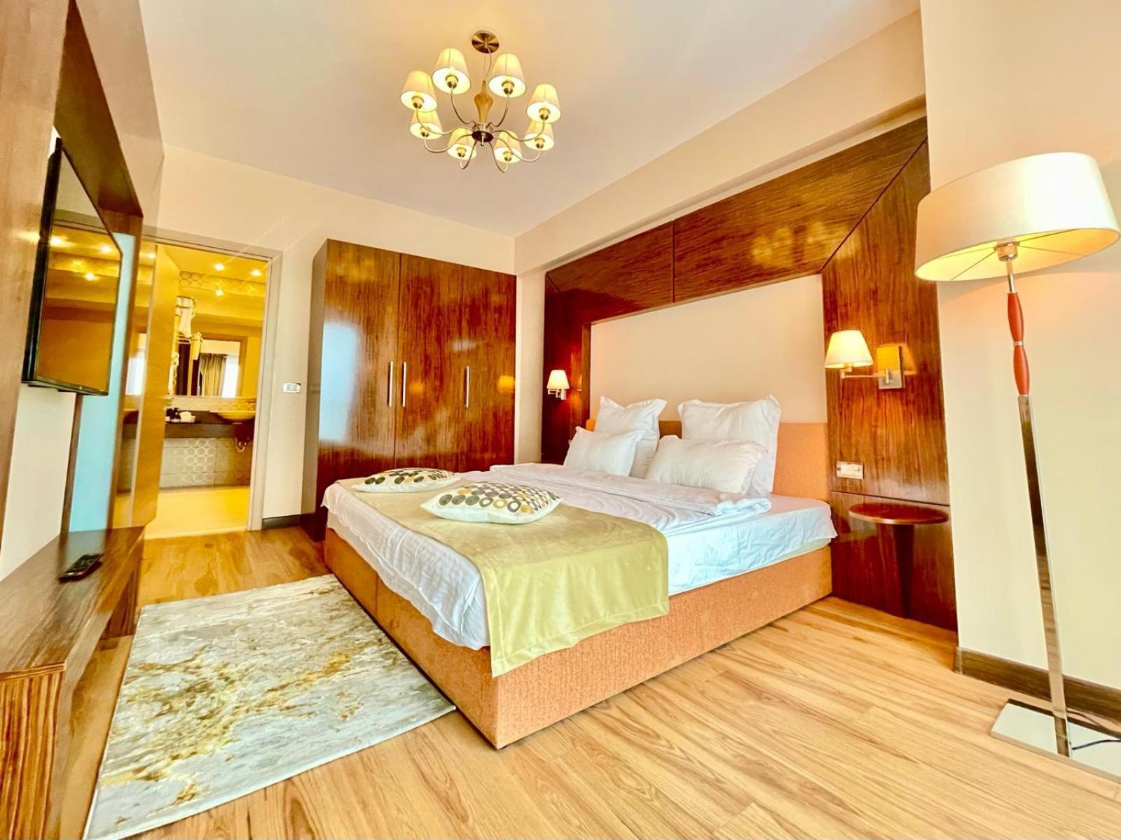 Presidential Luxury Apartments With Amazing View - Yamaluxe Bucharest Exterior photo